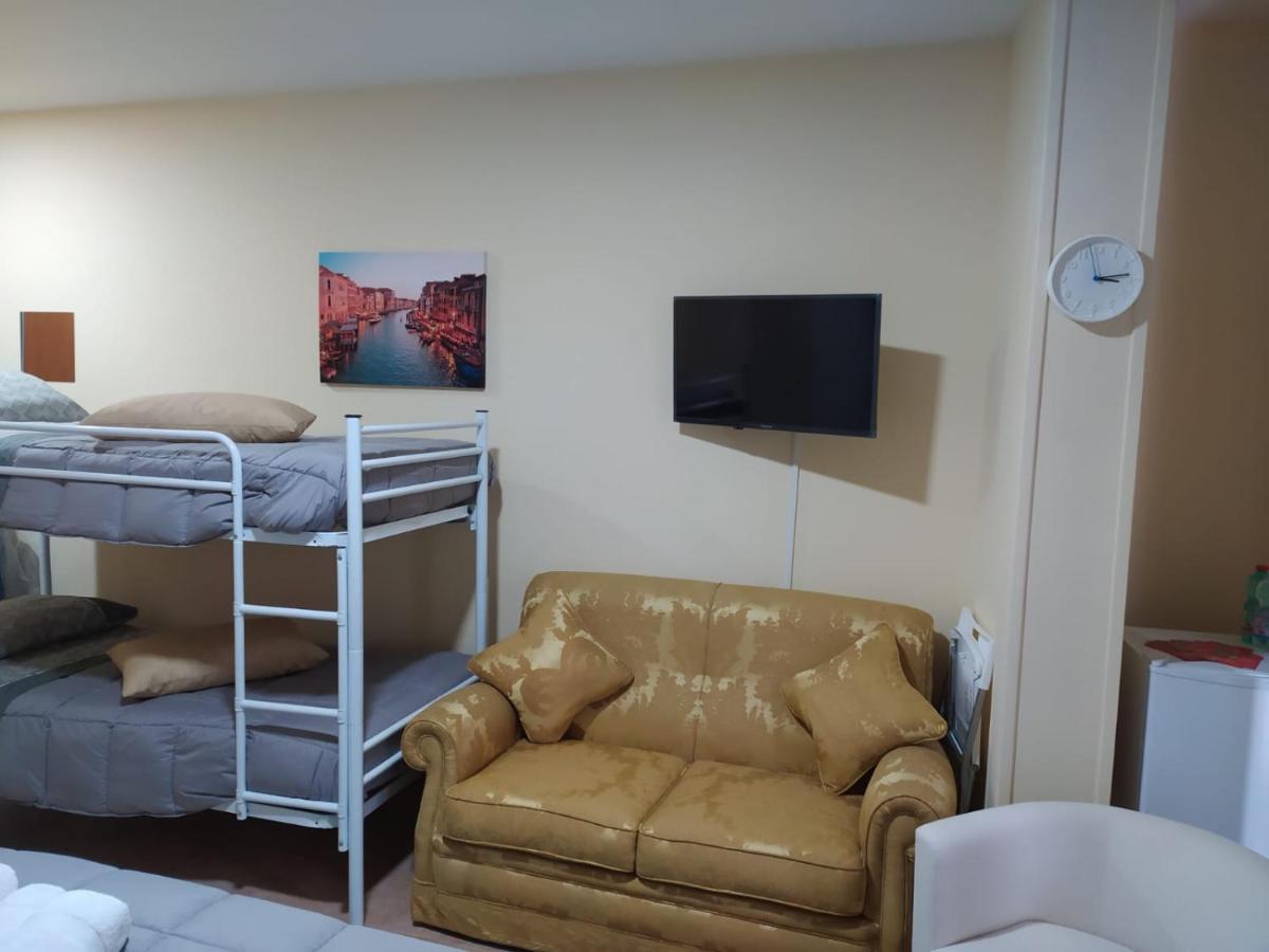 La Torre B&B アヴェッリーノ エクステリア 写真